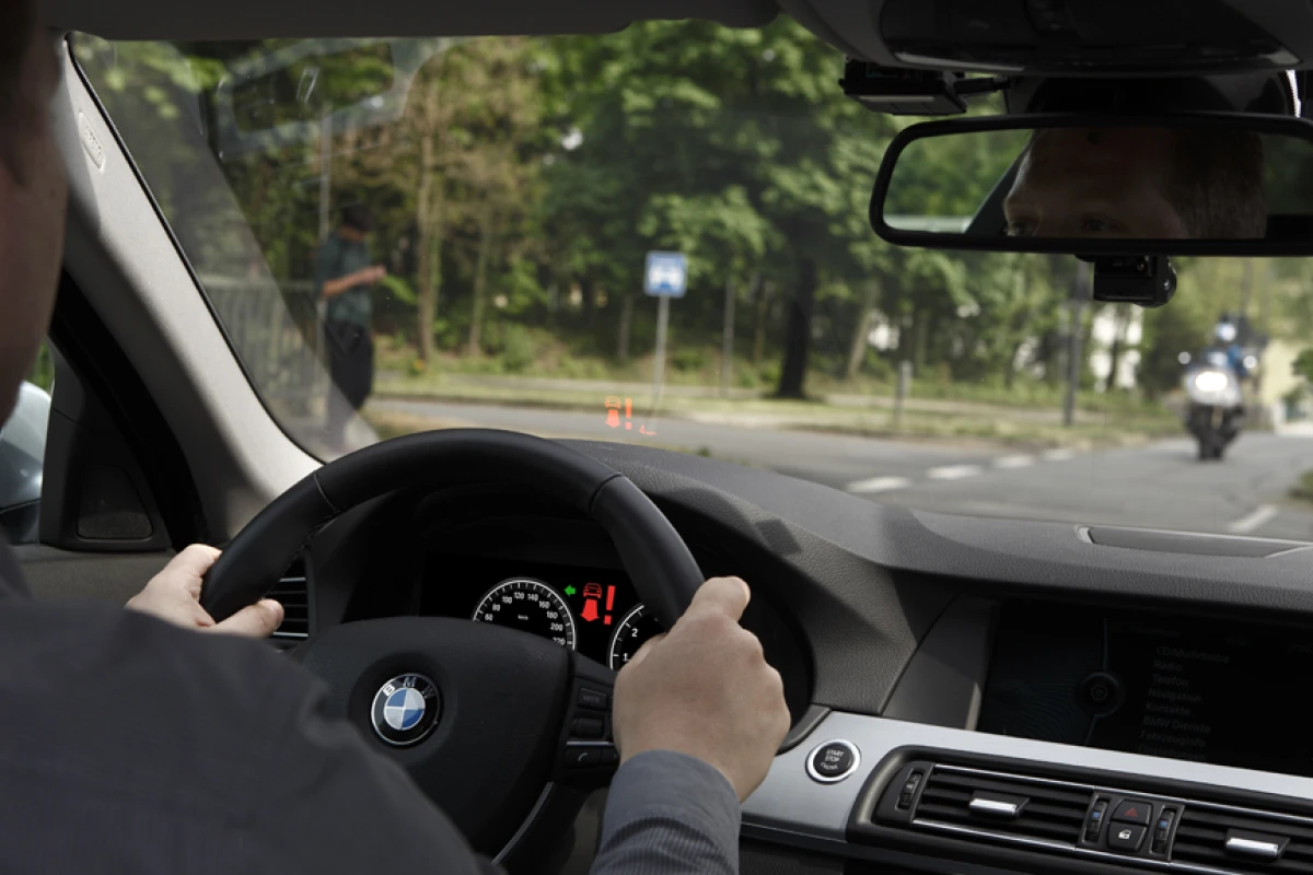 The left turn assistant is designed to reduce the number of accidents resulting from vehicles turning left at intersections