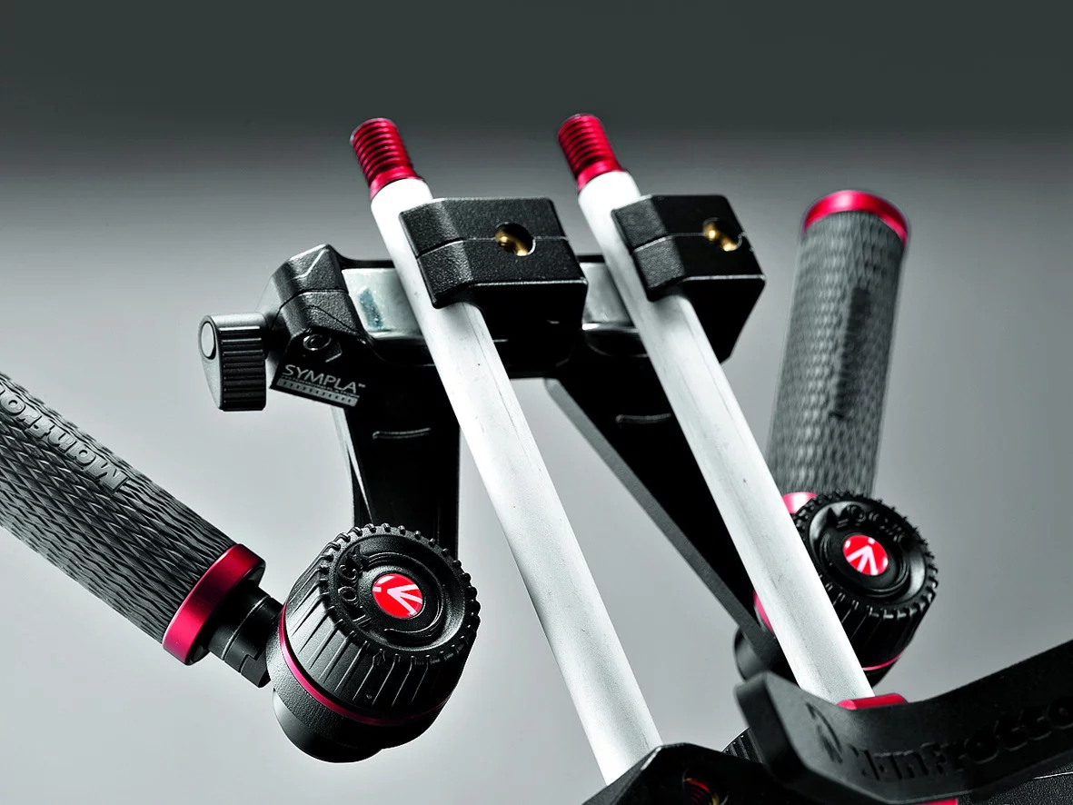 The Manfrotto SYMPLA Universal Mount, mounted on the rods and holding the optional handles