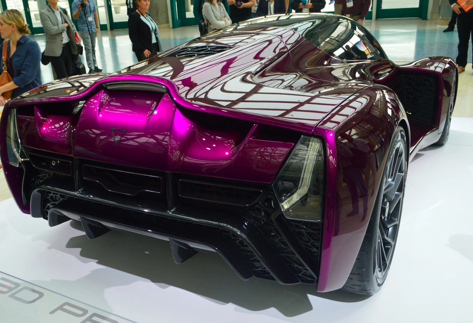 Divergent Blade at the 2016 LA Auto Show