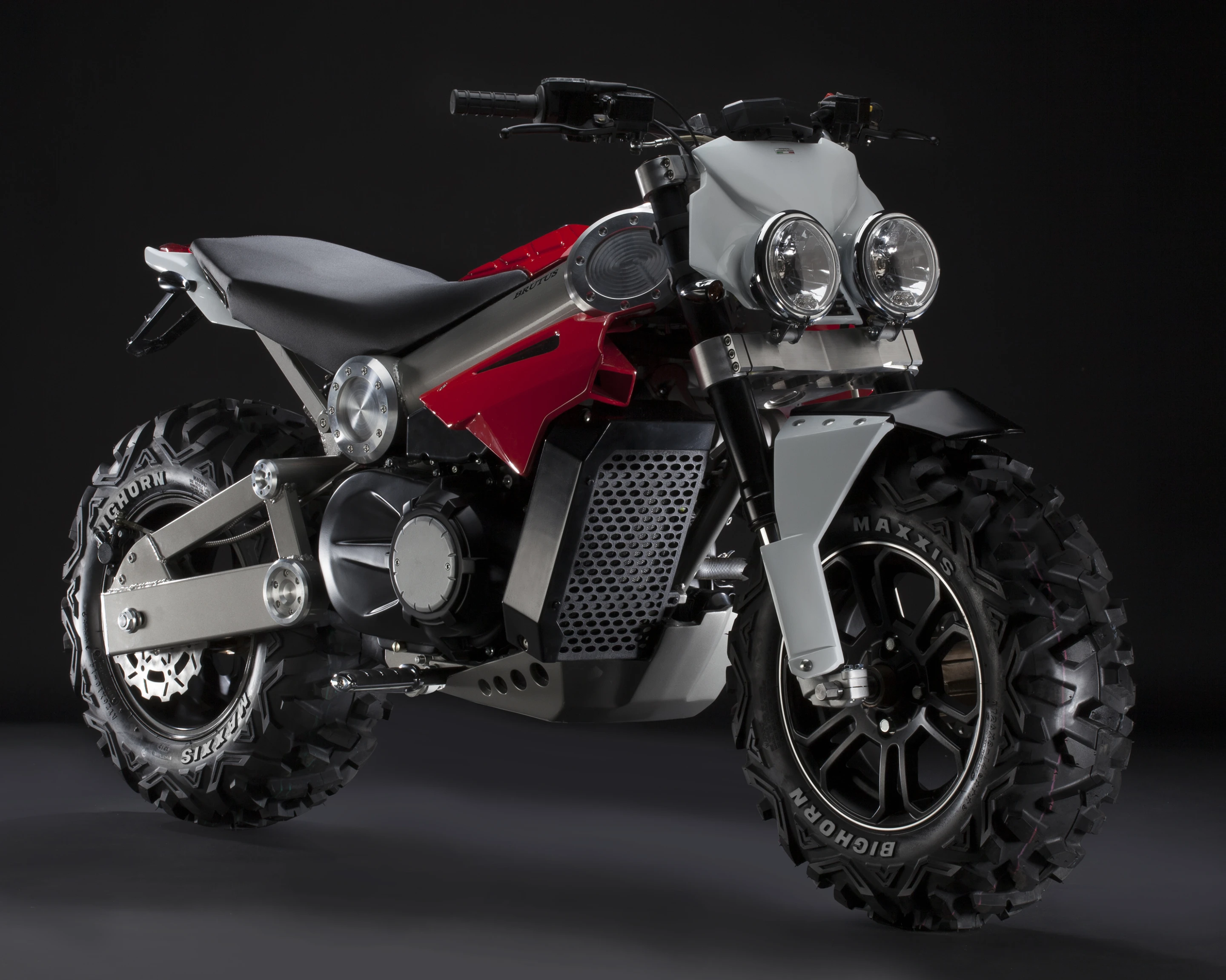Brutus' 220 kg puts it in the same weight category as the 1000cc adventure tourers such as the Ducati Multistrada and BMW 1200 GS