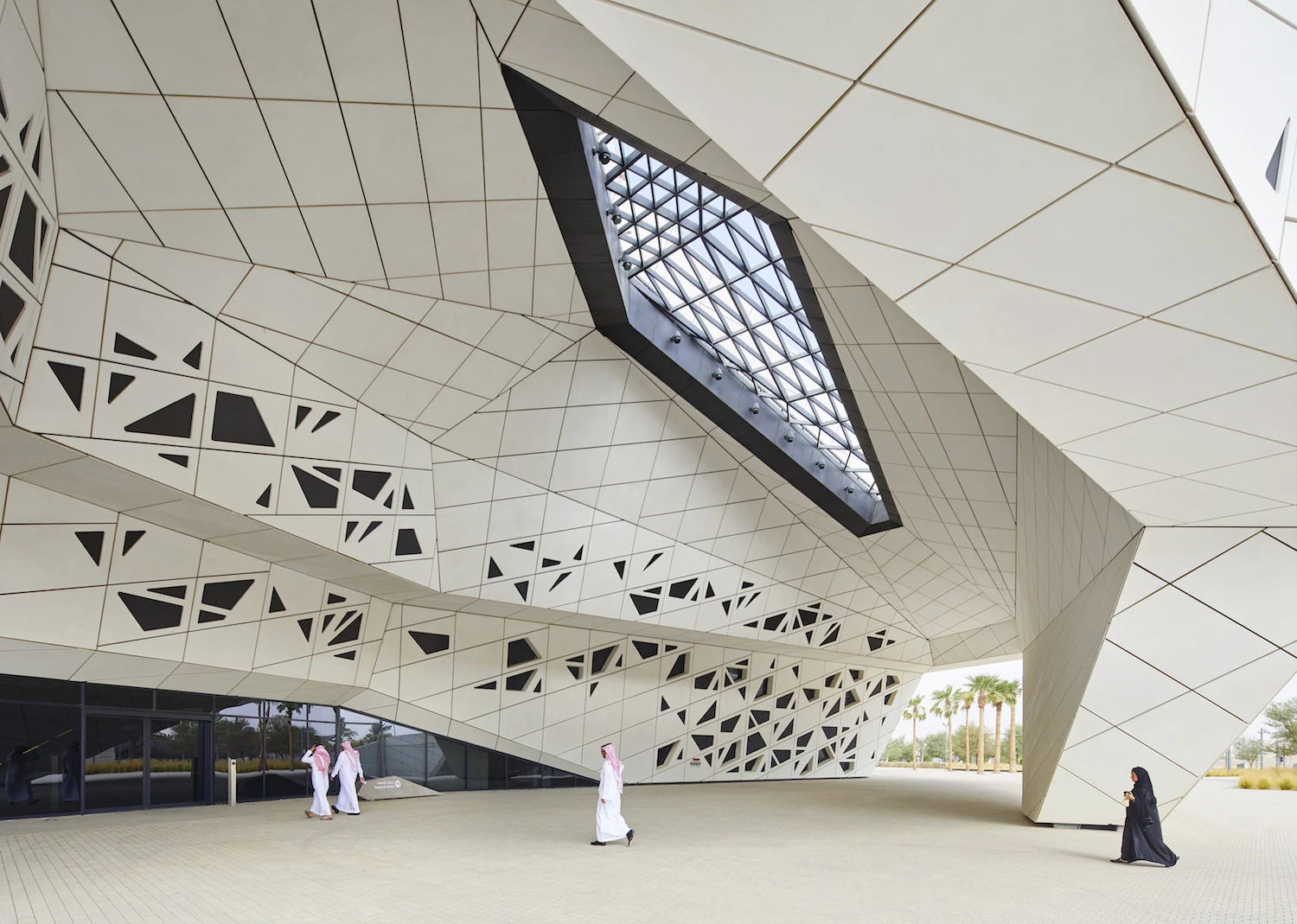 The prevailing wind is channelled by "wind catchers" integrated into the roof on the southern sides of KAPSARC's courtyard areas