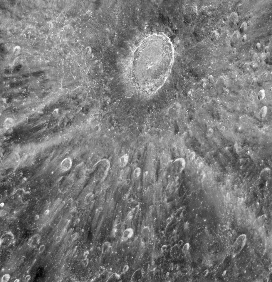 Because of this narrow window, astronomers have already determined which part of the moon's surface to focus upon. A dramatic image captured on January 11 this year shows the location in question, around impact crater Tycho (Photo: NASA, ESA, and D. Ehrenreich)