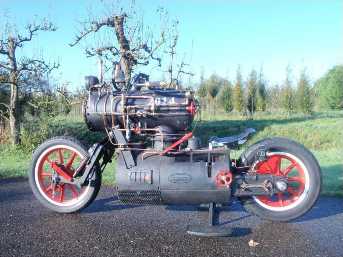 The Black Pearl constructed by Revatu Customs blends a motorbike with a locomotive