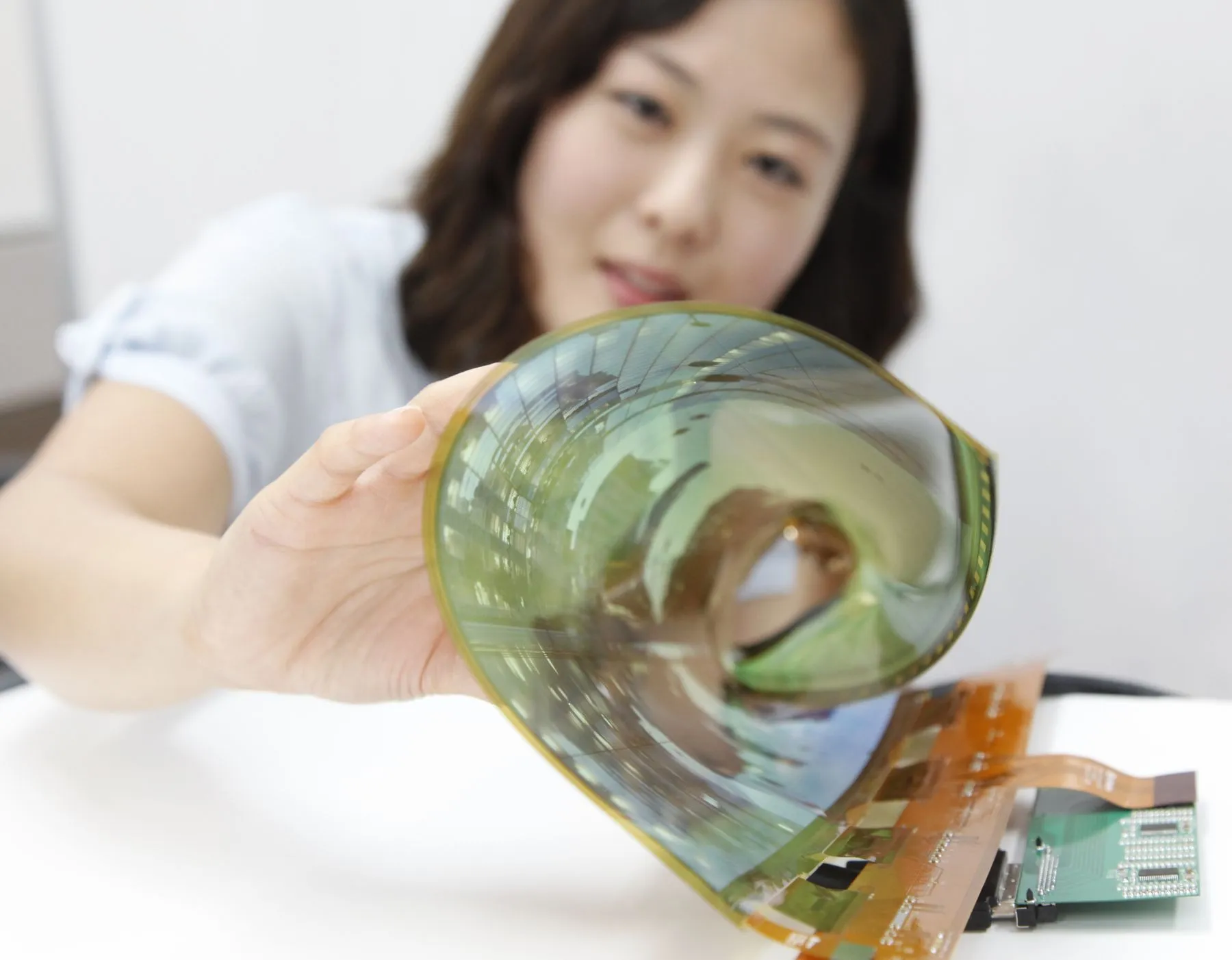 LG Display's new flexible OLED panel can be rolled up to a radius of 3 cm