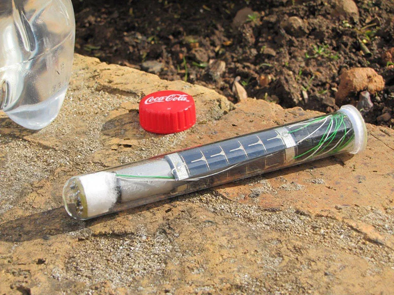 The device screws onto a bottle like a lid in order to make a sustainable and tough lantern (Photo: The Lightie)