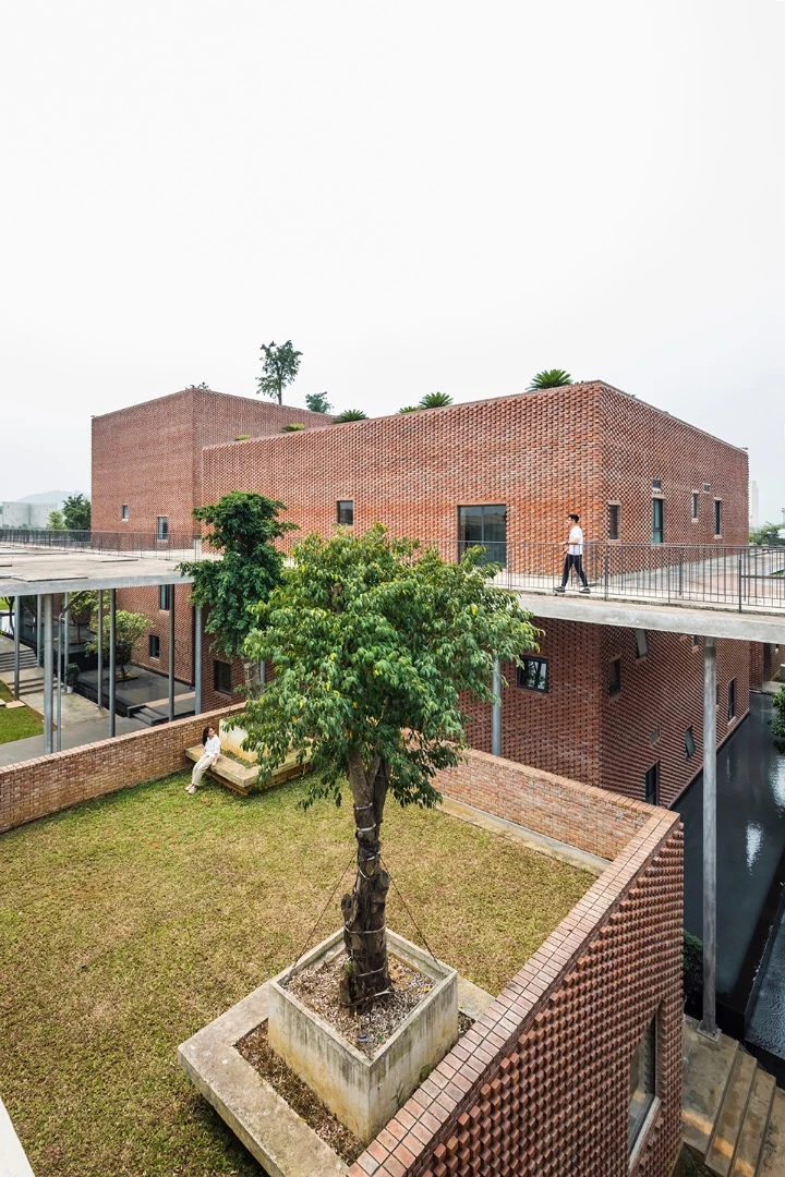 The Viettel Academy Educational Centre's buildings are topped by small rooftop gardens