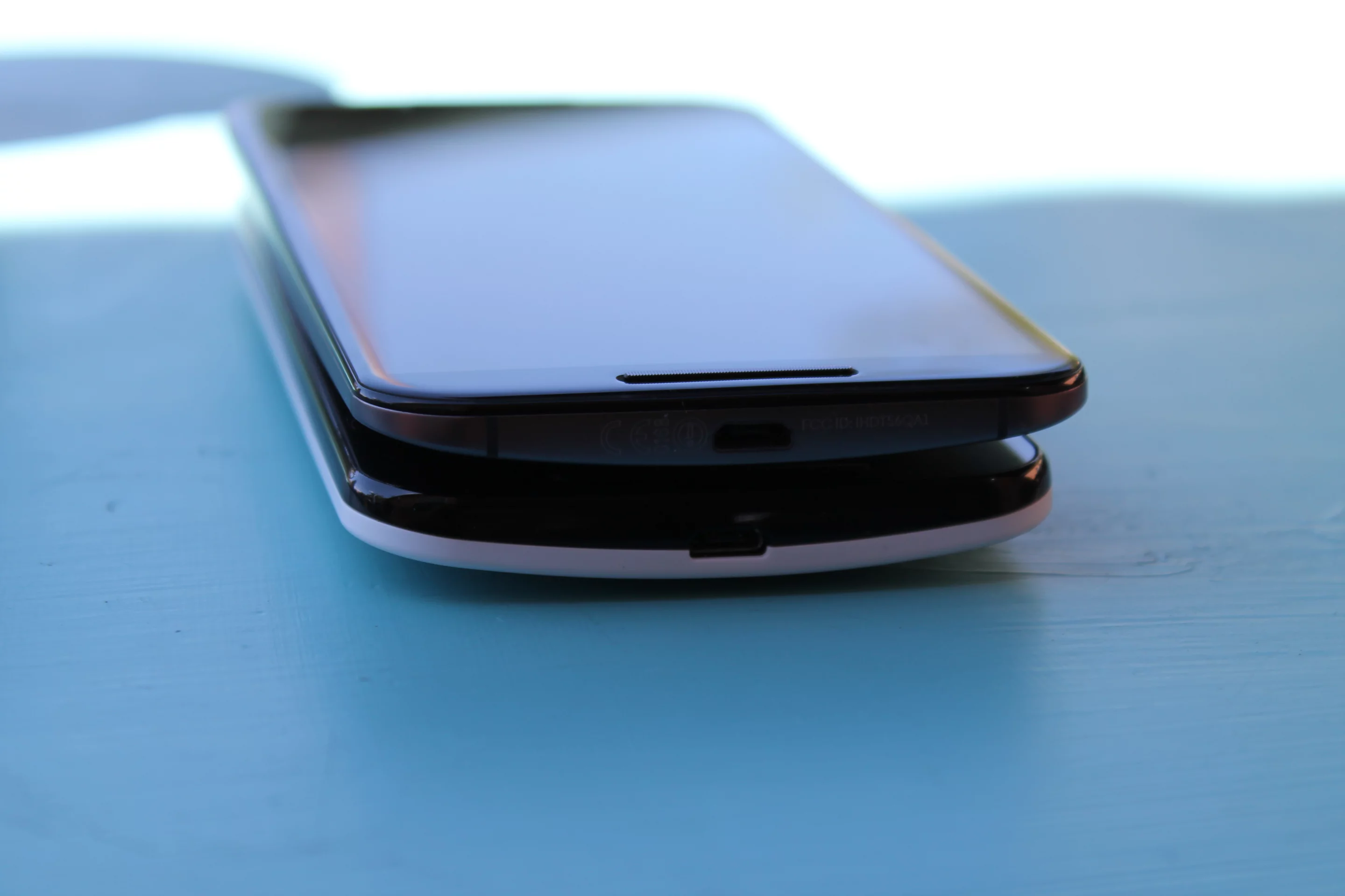 The Moto G is thicker than the Moto X (Photo credit: Eric Mack / Gizmag)