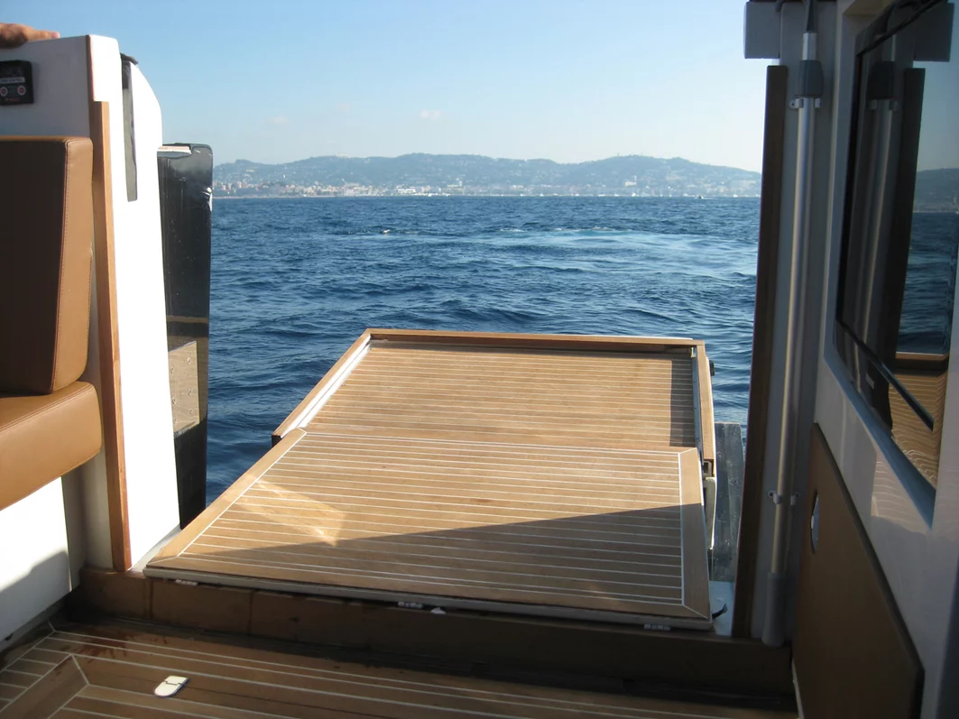 Two folding platforms provide easy boarding and disembarking