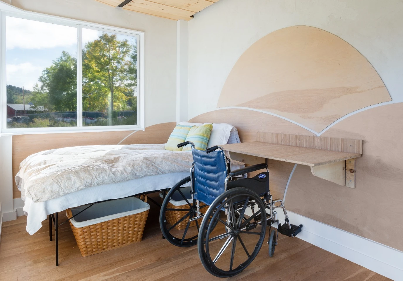 Various equipment to make life easier is installed in the Wheel Pad, such as a Hoyer Lift, rails, plugs installed at accessible heights and doors that open both ways