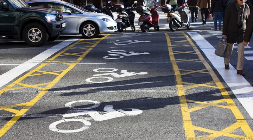 In Barcelona, traffic authorities have created a special reserved zone for scooters and two wheelers at the front of the lanes at traffic lights so they get priority (Image: Pablo Saludes Rodil, Europaenfotos)