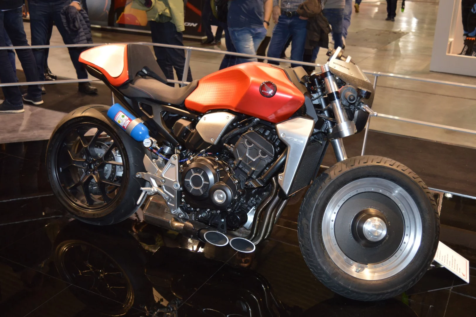 A strange Italian custom take on the Honda CB1000R suggests shedding weight by losing one fork and strapping on a NOS can for a touch of high-speed drama