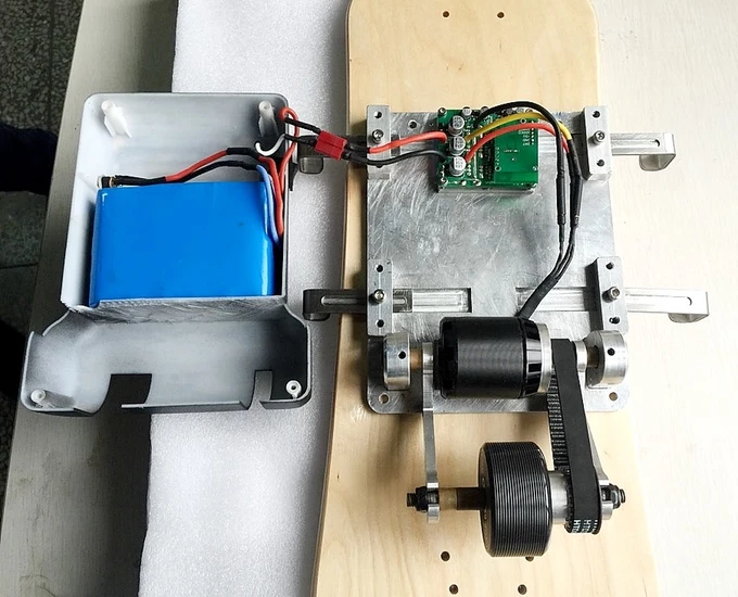 The Sk8-Booster unit includes the battery, motor, ESC and roller drive