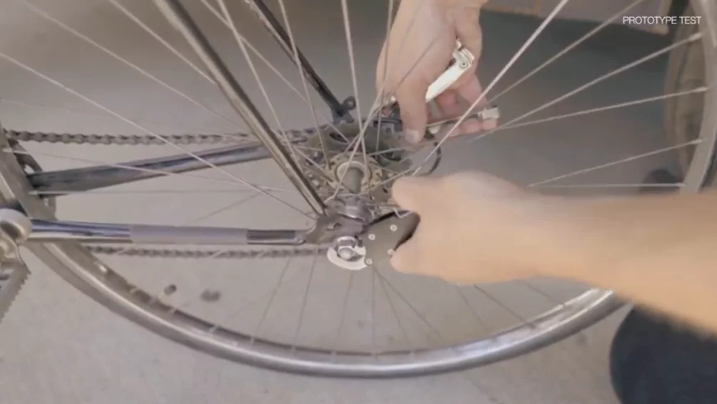 The Toler Union can be broken into two for two-handed tasks
