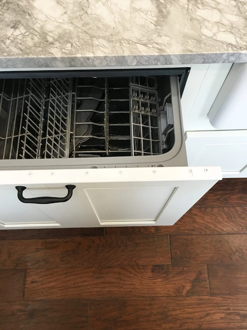 The Vintage Glam even has a small pocket dishwasher