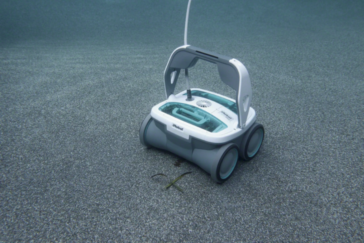 The Mirra 530, at work in a pool