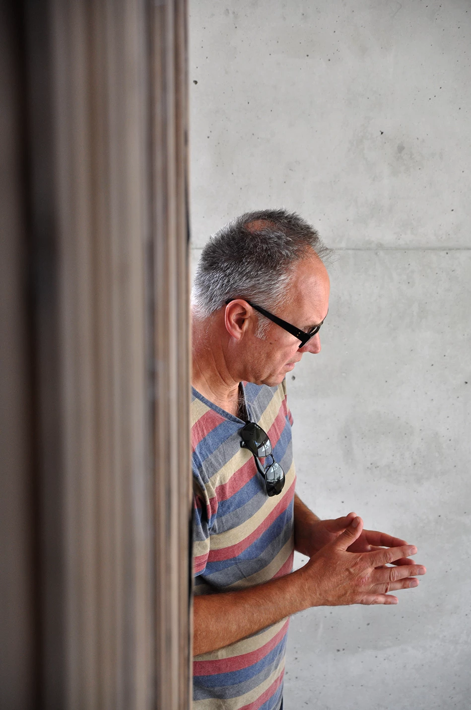 Architect Ray Demkiw talks to Gizmag about the Beach Avenue home (Photo: Edoardo Campanale for Gizmag)