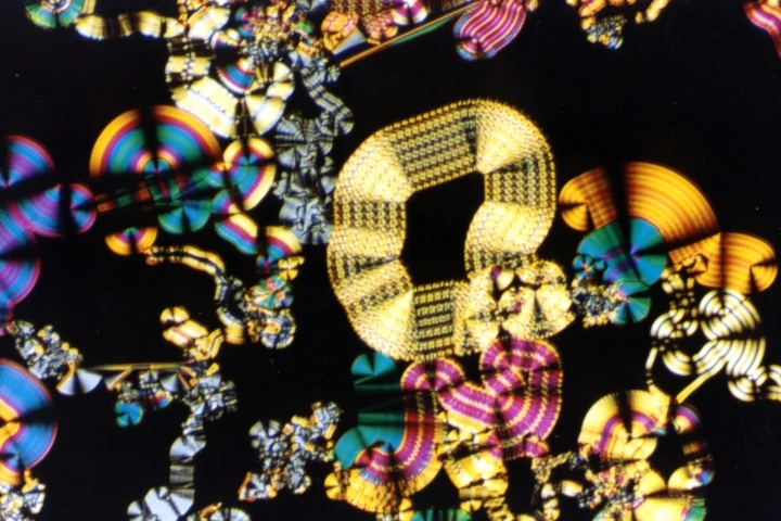 The parallel ordering of liquid crystals make them near-frictionless lubricants (Image: Minutemen/Wikimedia)