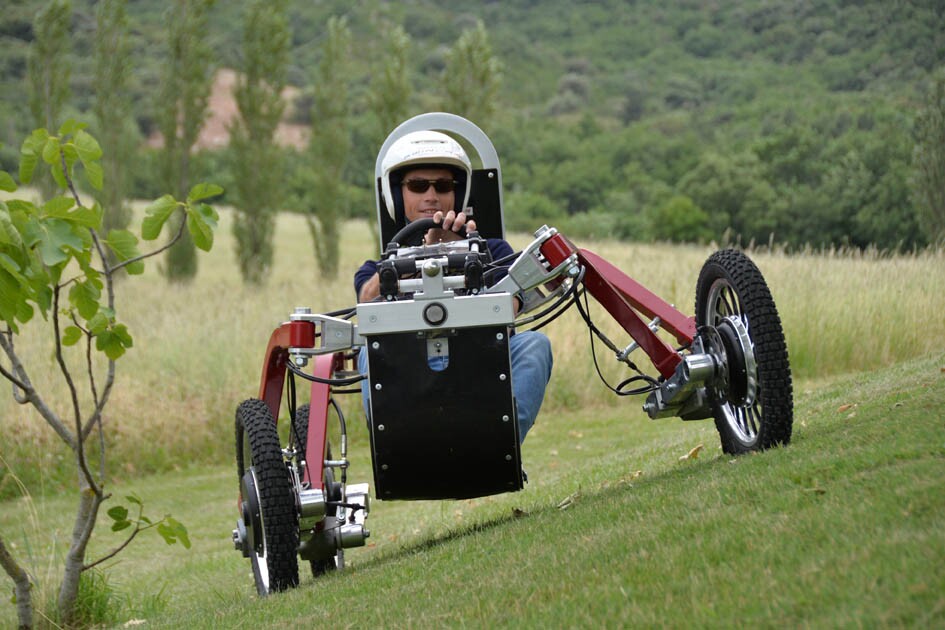 Swincar tilting 4-wheel-drive "spider car" makes light work of bizarre