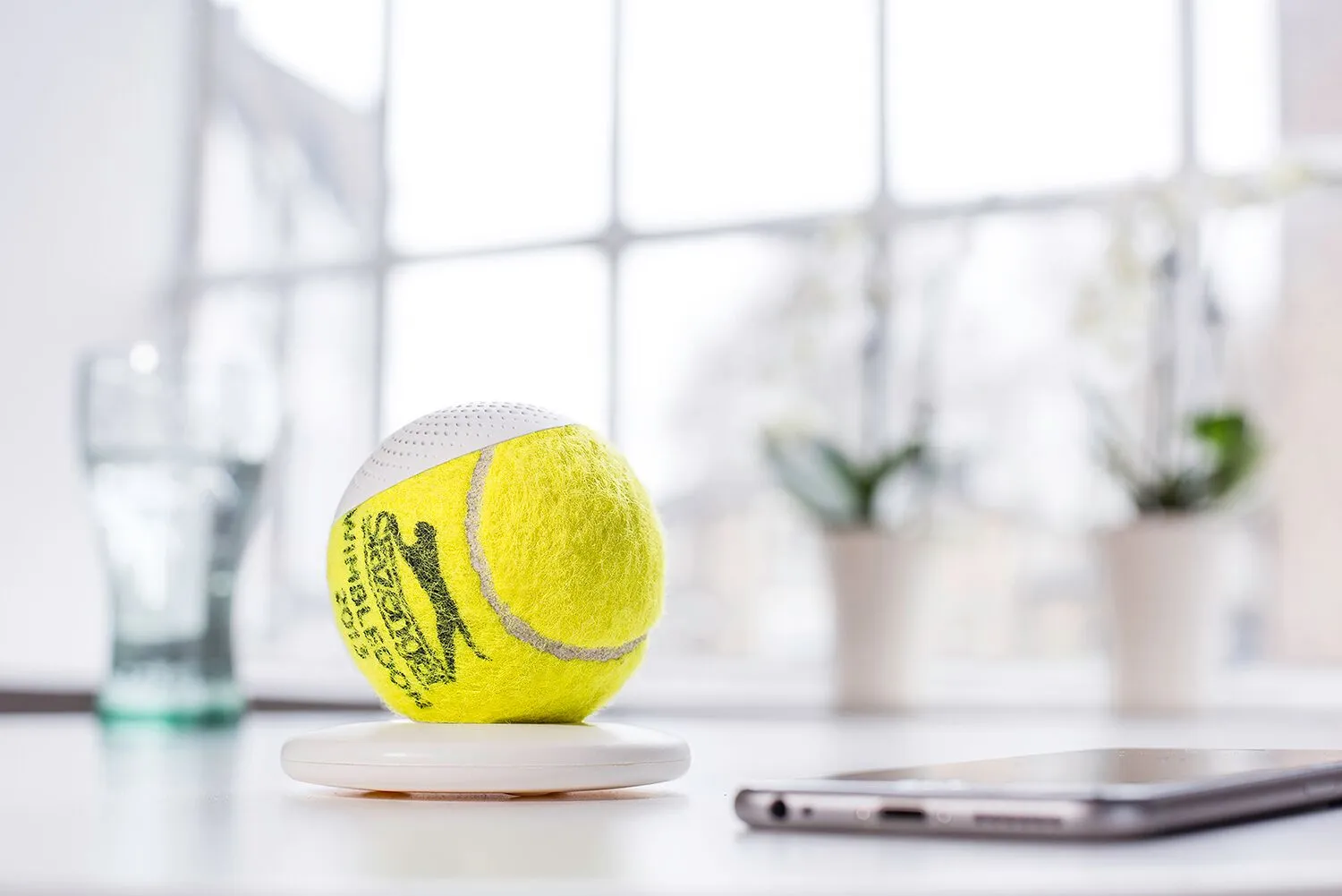 A charging cradle with a 360-degree magnetic connection is available