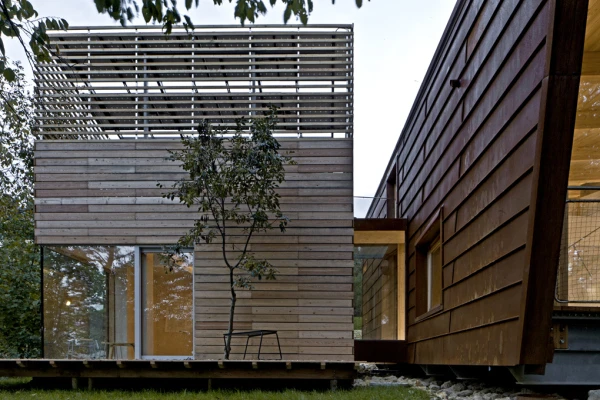 The Tvzeb home combines the use of recycled materials and wall and roof insulation which came from 40,000 recycled plastic bottles