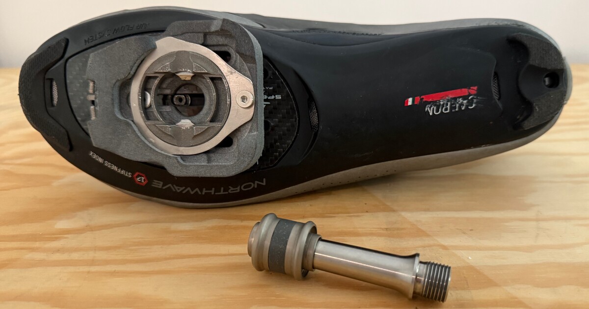 Lightweight road bike pedals with ceramic bearings