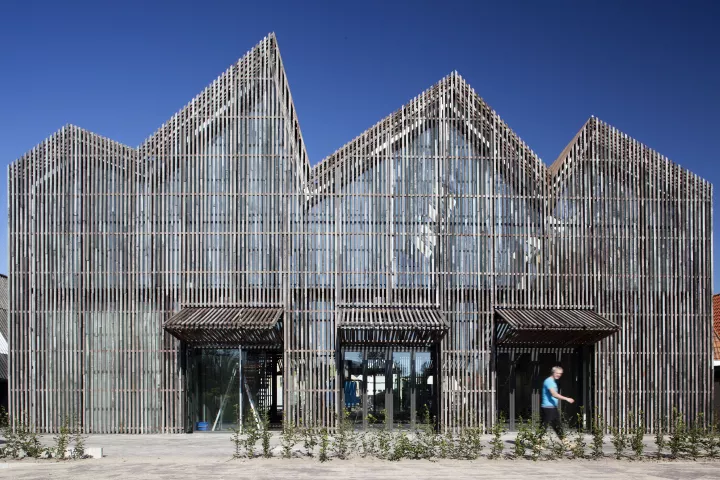 The distinctive vertical wooden slats that make up the facades of the Kaap Skil Maritime and Beachcombers Museum let in diffuse daylight lending the museum a bright but softly-lit interior