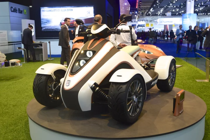 Artega lists a fairly zippy 4.5-second 0-50 mph time on the most powerful Karo variant