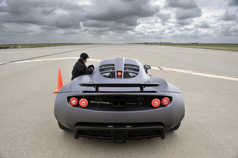 Speed trial was run on a 2 mile (3.2 km) course at the United States Naval Air Station (NAS) Lemoore, California