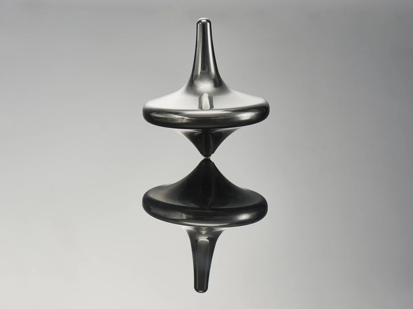 Limbo features a CNC-machined outer shell