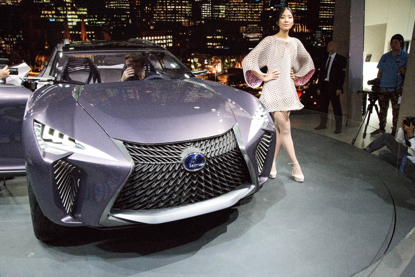 The grille mesh and headlamps sweep outwards before the fenders bring the design back in toward the cabin, all in "inside-out" fashion