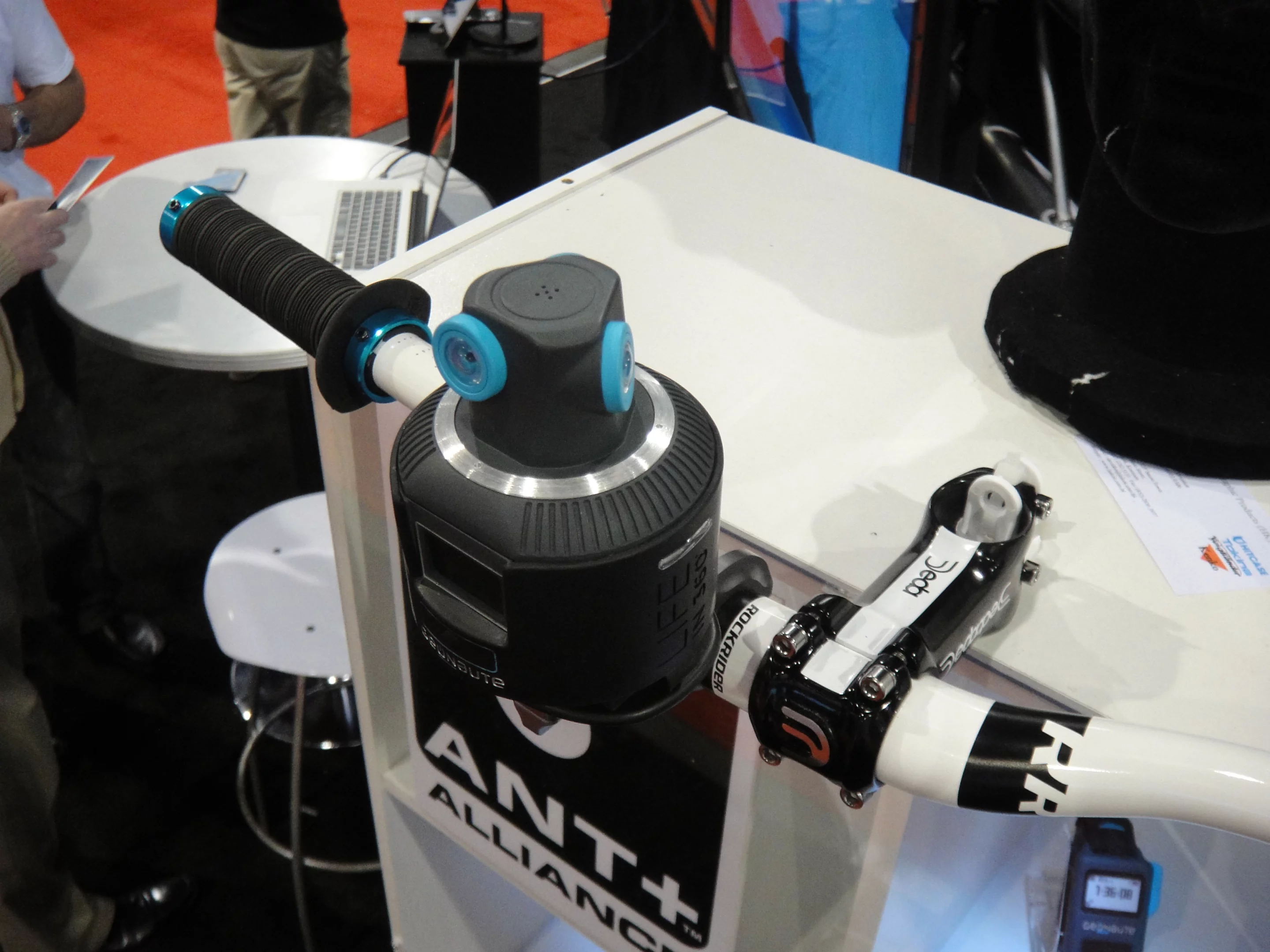 Geonaute comes packaged with several mounts and adapters