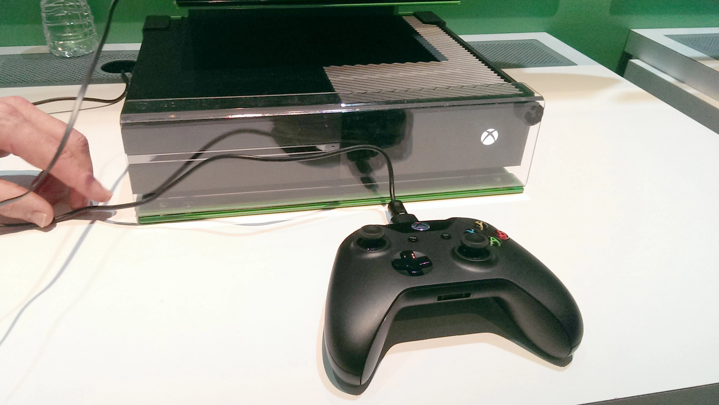 Gizmag sat down with Microsoft during E3, and also played the Xbox One