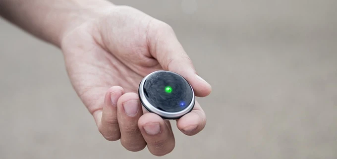 Kind of like a mini-radar for your bike, the outer dot indicates the destination, while the central dot represents the rider location in relation to it