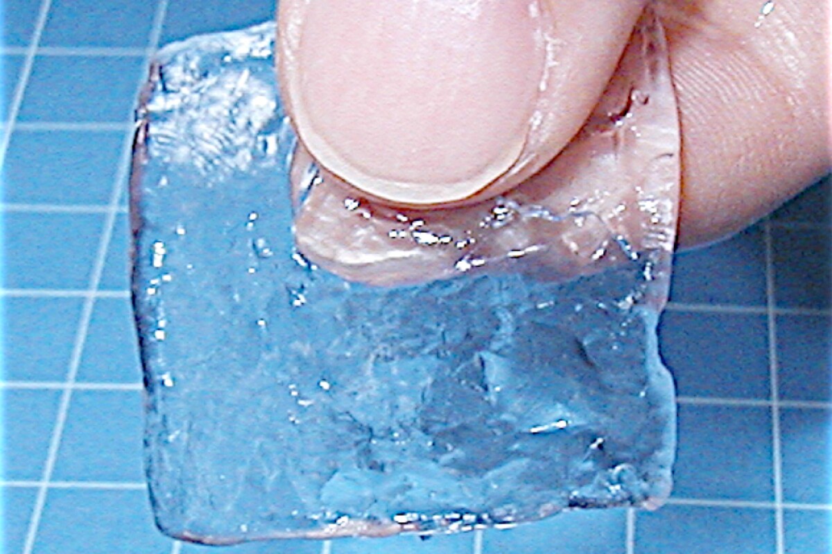 Temperaturecontrolled hydrogel can walk