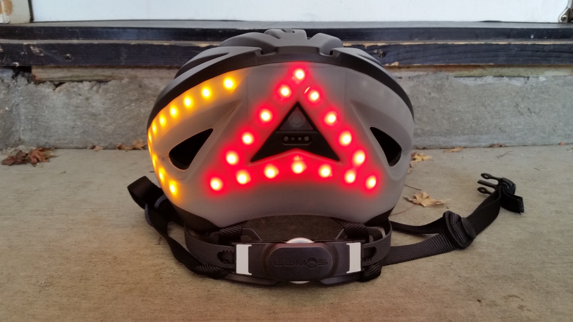 Review Lumos helmet makes cyclists stand out