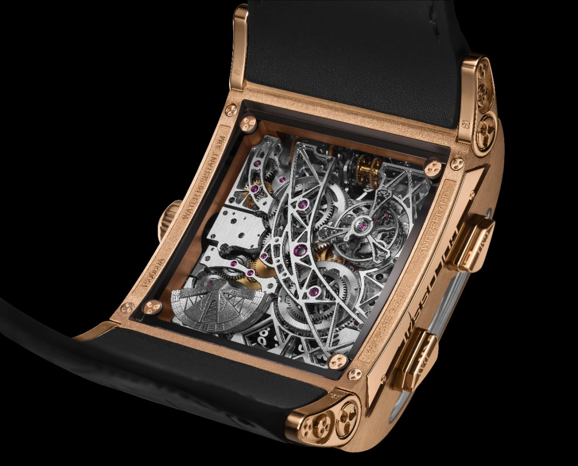 The Hysek Colossal has a sapphire crystal back