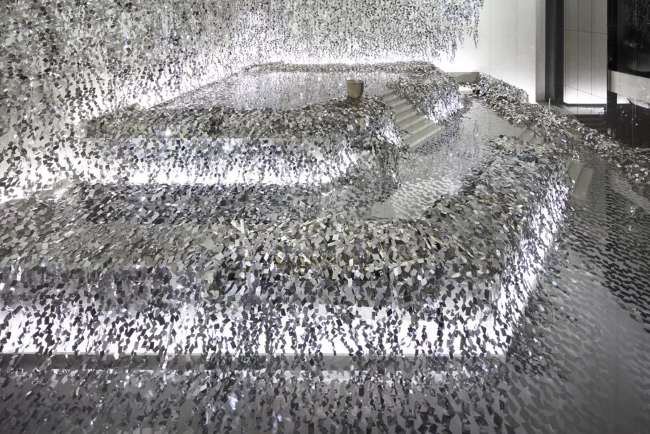 On top of a tiered stone garden is this “ivy of mirrors”, nominated for Best Use Of Material. Over 40,000 polished shards of steel creates a disorienting visual effect