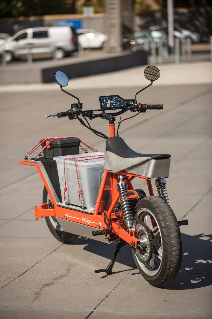 EsCargo dual shock rear suspension