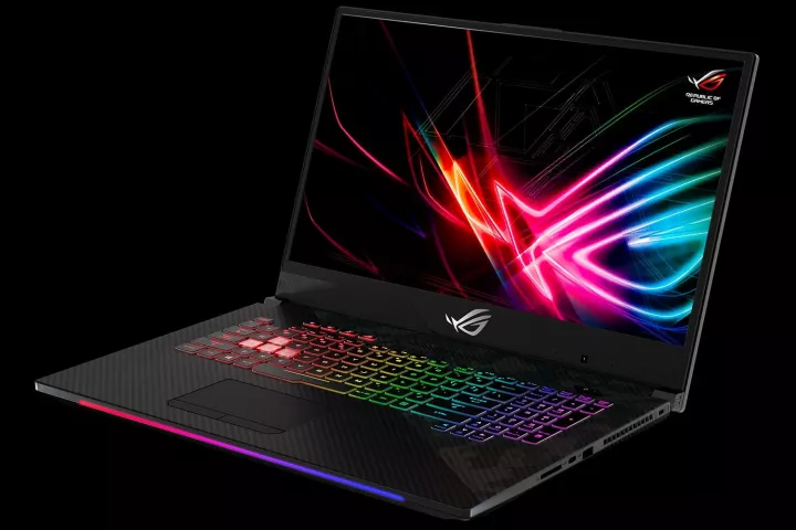 The Strix SCAR II (GL704) gives players big screen real estate in a 15/7-inch laptop chassis