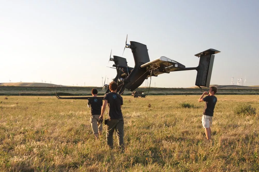 Featuring a carbon fiber wing, the flying wind turbine prototype has a wing span of 8 meters (26.2ft) and weighs in at 58.4kg (128.7lbs)