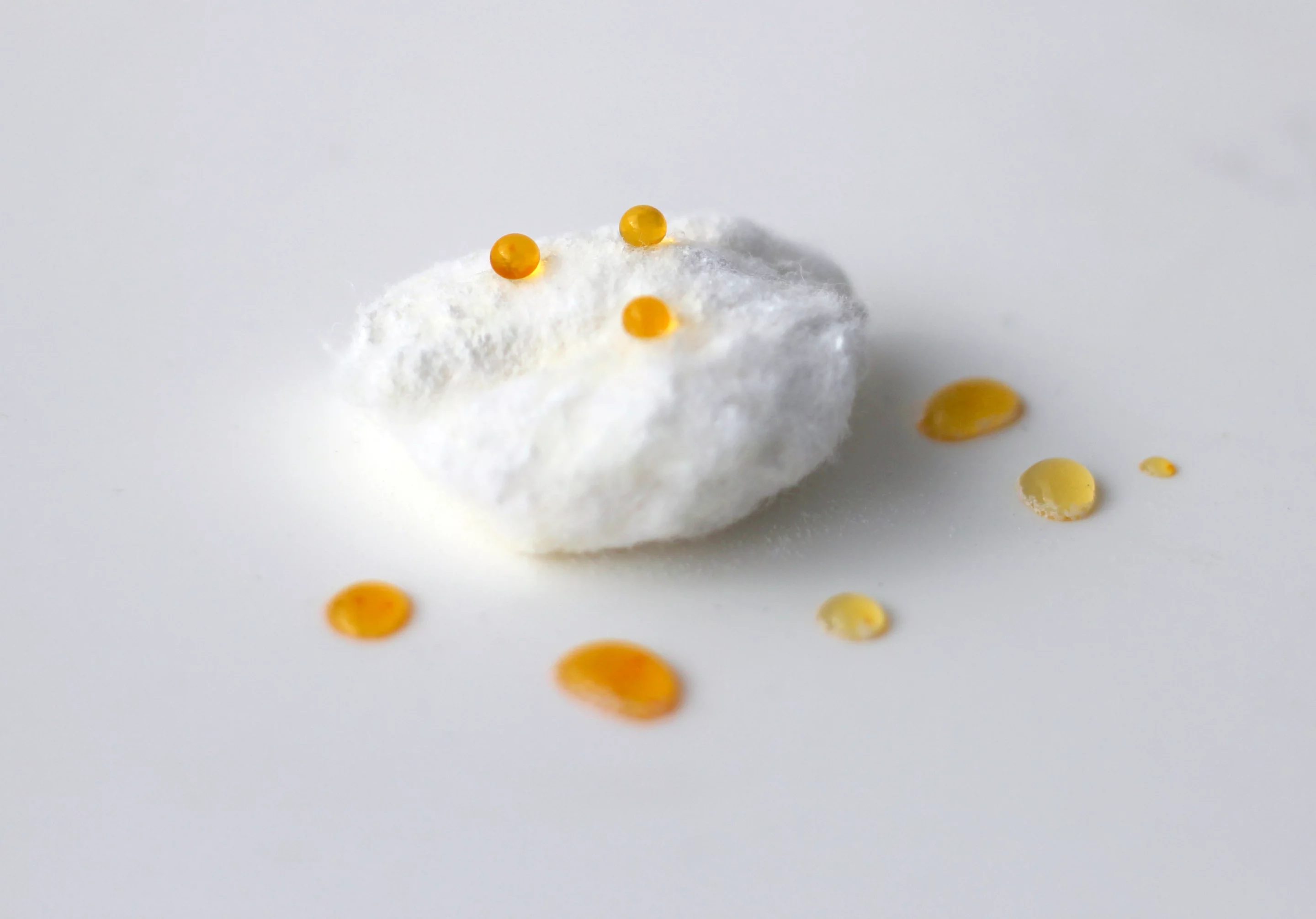 Dyed-water droplets sit on the surface of treated cotton wool (Photo: Oli Usher/UCL)