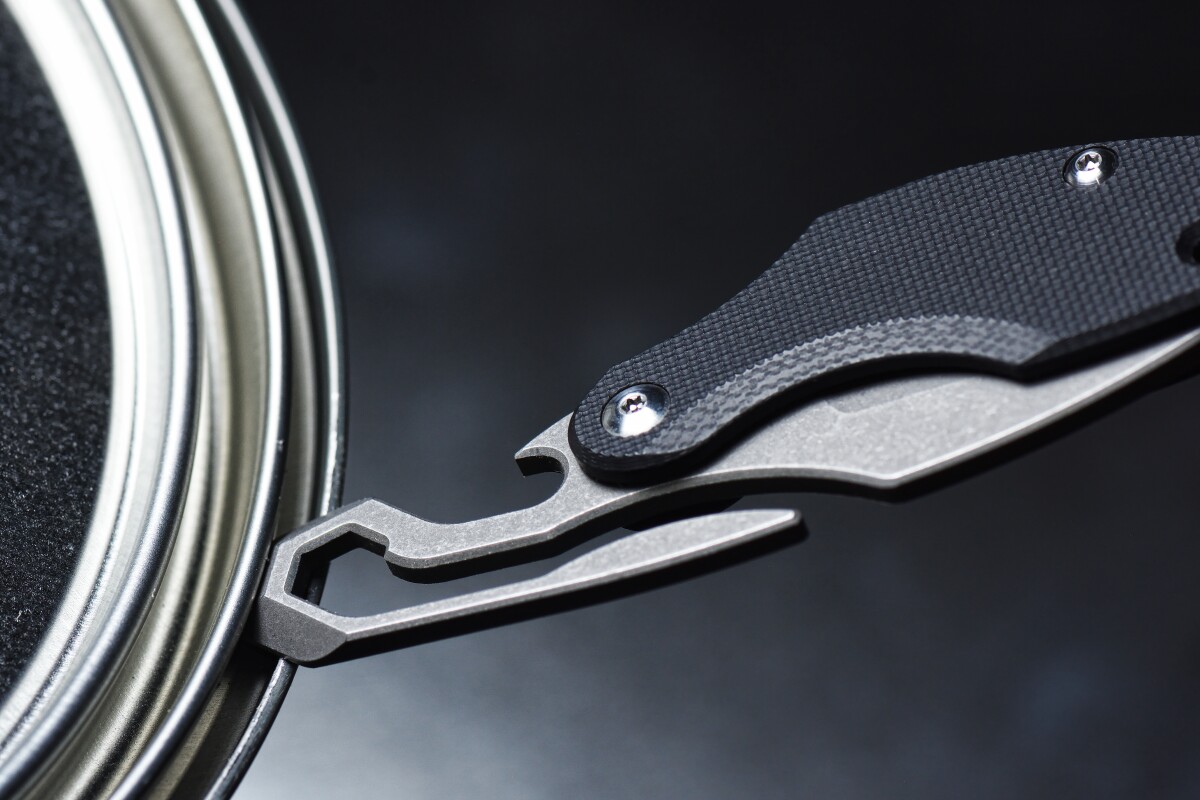 The Prylobite keychain knife features a pry bar