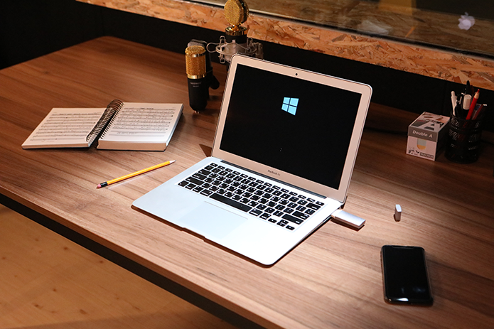 SuperSpeedBlazer boots windows on a Mac in around 10 seconds