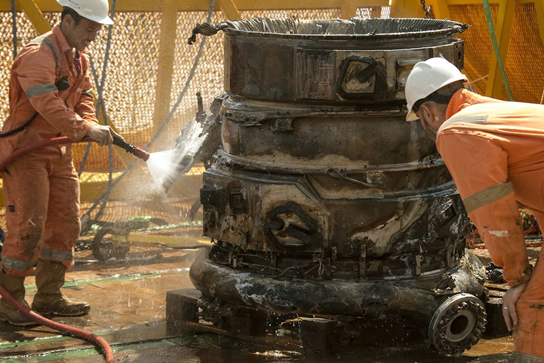 Thrust chamber and fuel manifold