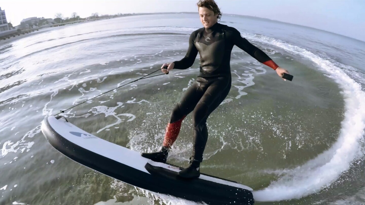 Modular inflatable electric surfboard jets to 29 mph