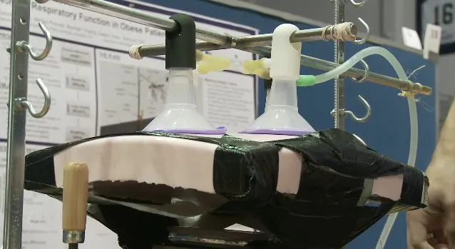 The R-Aide, lifting a slab of silicone