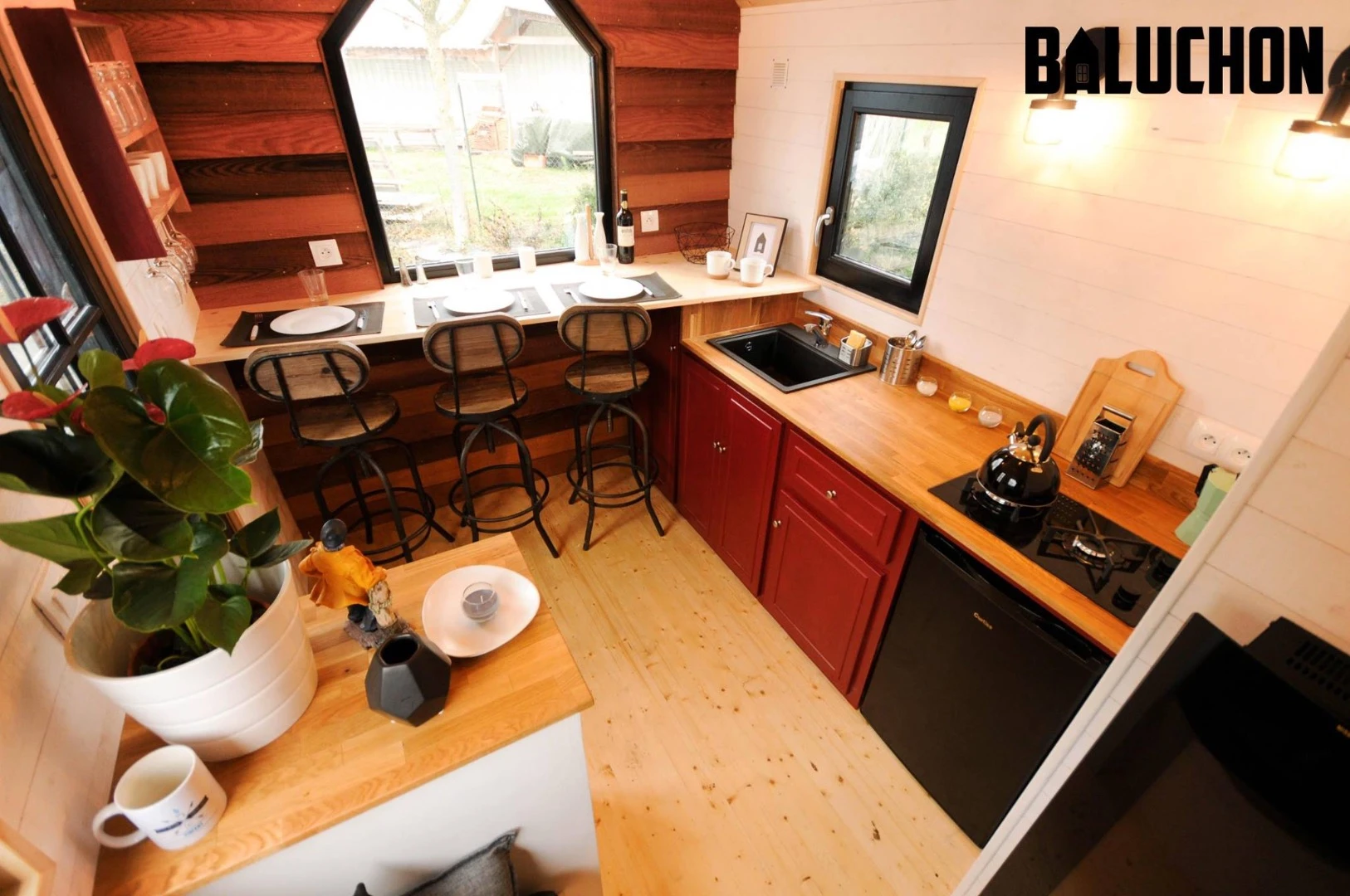 The Calypso's kitchenette and dining area
