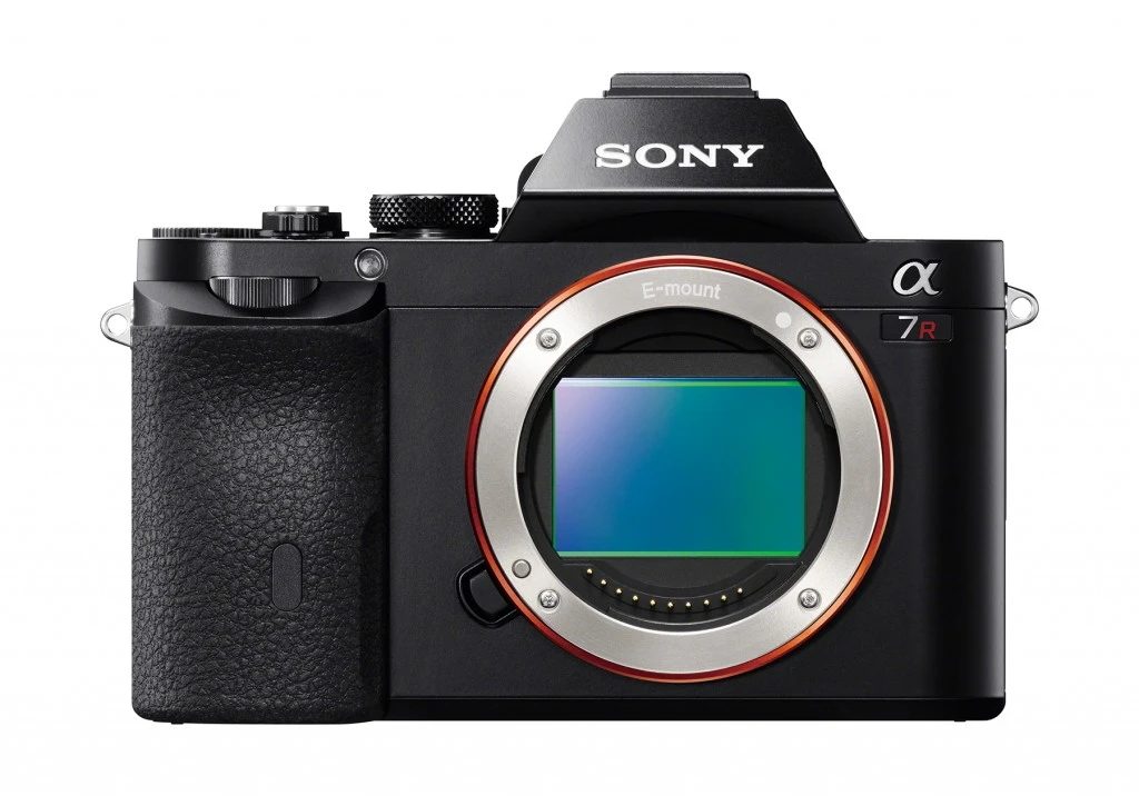 The α7R has a 35 mm full frame (35.9 x 24 mm) Exmor CMOS sensor with light concentration, photo diode technologies and a new gapless design