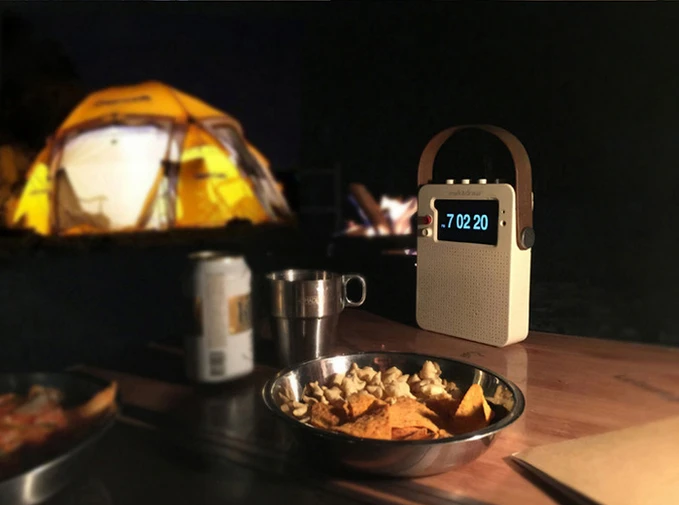 The speaker stands 7.4 in (18.8 cm) tall, 5.5 in (14 cm) wide and 2.4 in (6 cm) thick