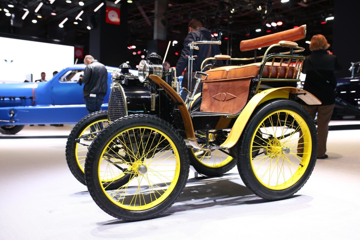 While others celebrate a mere 70 years, Renault goes back a full 120, as does this car from 1898